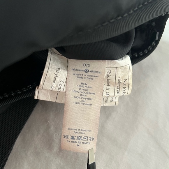 Lululemon Go Lightly Shoulder Bag - Picture 4 of 7